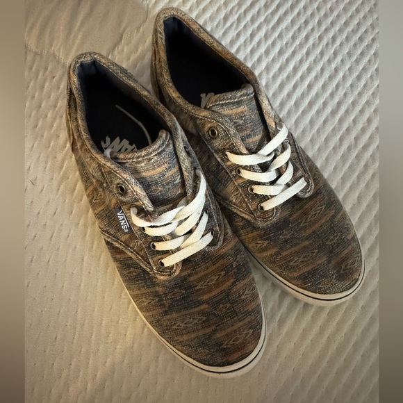 Vans Women's Aztec Patterned Sneakers Sz 7 - Picture 1 of 4